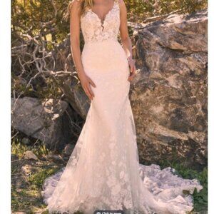 Lillian West Low Back Fit and Flare Lace Wedding Dress in Size 10